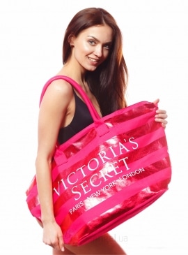 Докладніше про Стильна дорожня сумка Victoria&#039;s Secret