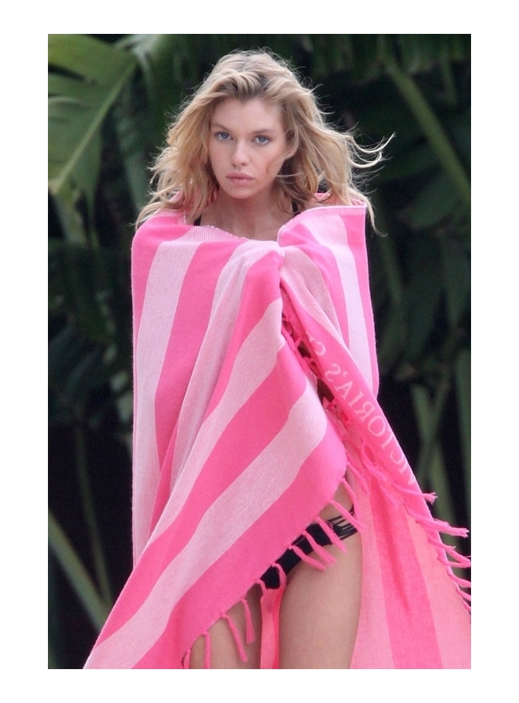 Купить Пляжный плед от Victoria's Secret 04165. Женское белье